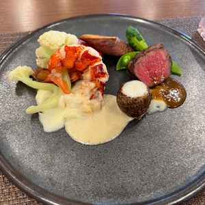 和食とフレンチをかけあわせた食事の試食もさせていただき、とても美味しかった。