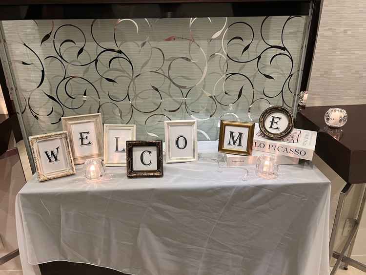 披露宴会場手前の入口、色々な物が置けそうだなと思いました