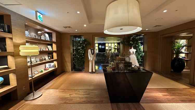 ホテル入ってすぐの場所。インテリアもかわいかった。奥には専門のお花屋さんがある。