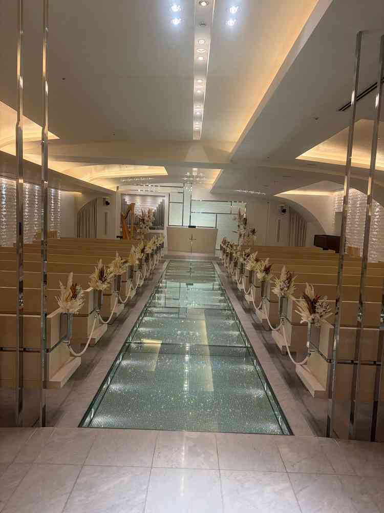 スワロフスキーのきらきらチャペル