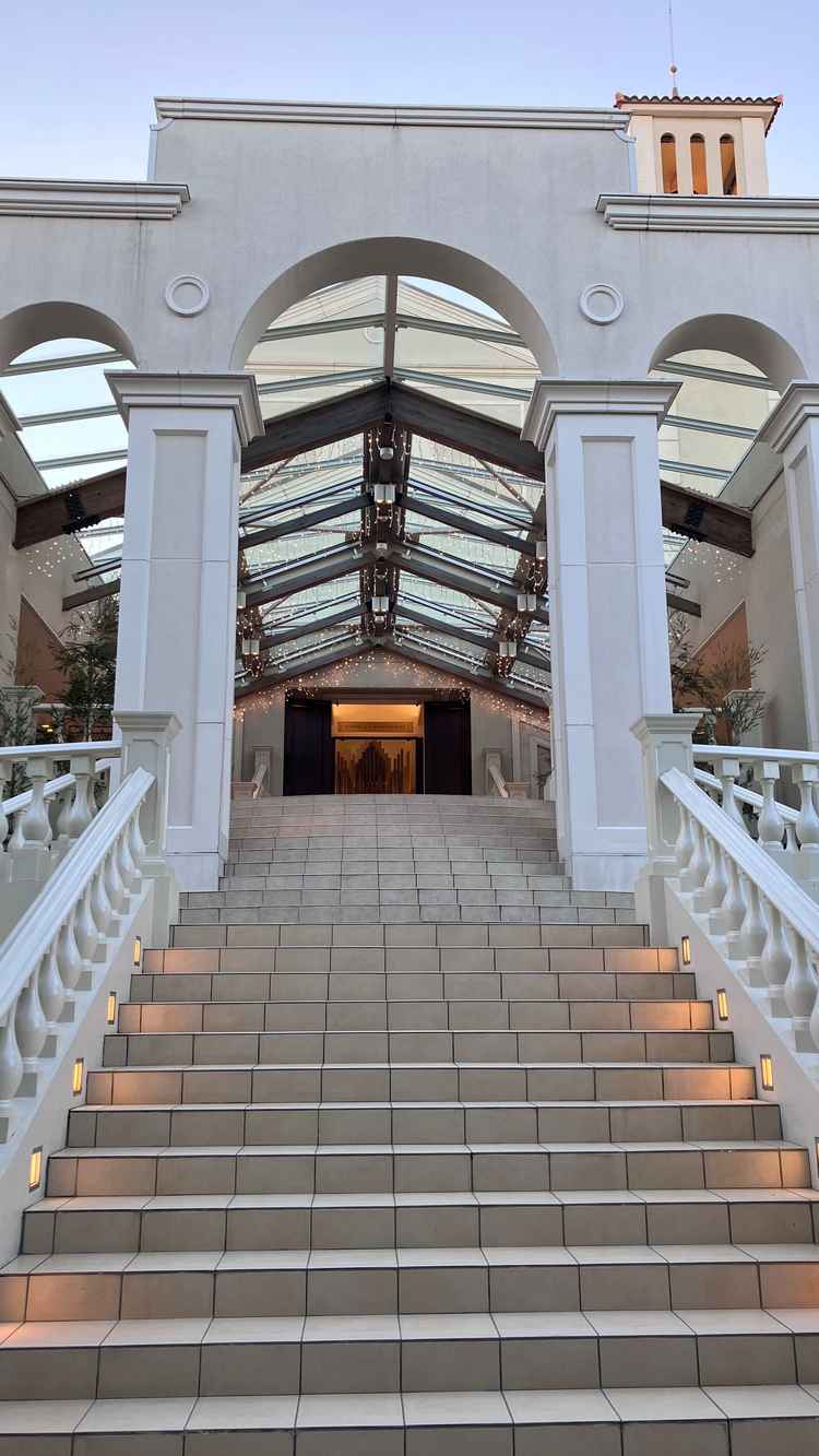 チャペルの後がそのまま外に繋がっているので動線が素晴らしい、フラワーシャワー体験をさせて頂けた