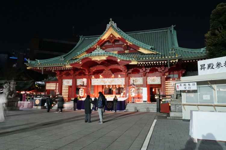 夜の本殿の写真