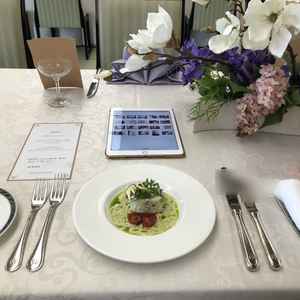 試食では地のワインを使ったソースがおいしく、これまでに食べたことのない創作料理は目でも楽しかったです