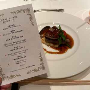 料理が本当に美味しい。お肉料理にはフォアグラとトリュフも使われていて贅沢なひと品だった。
