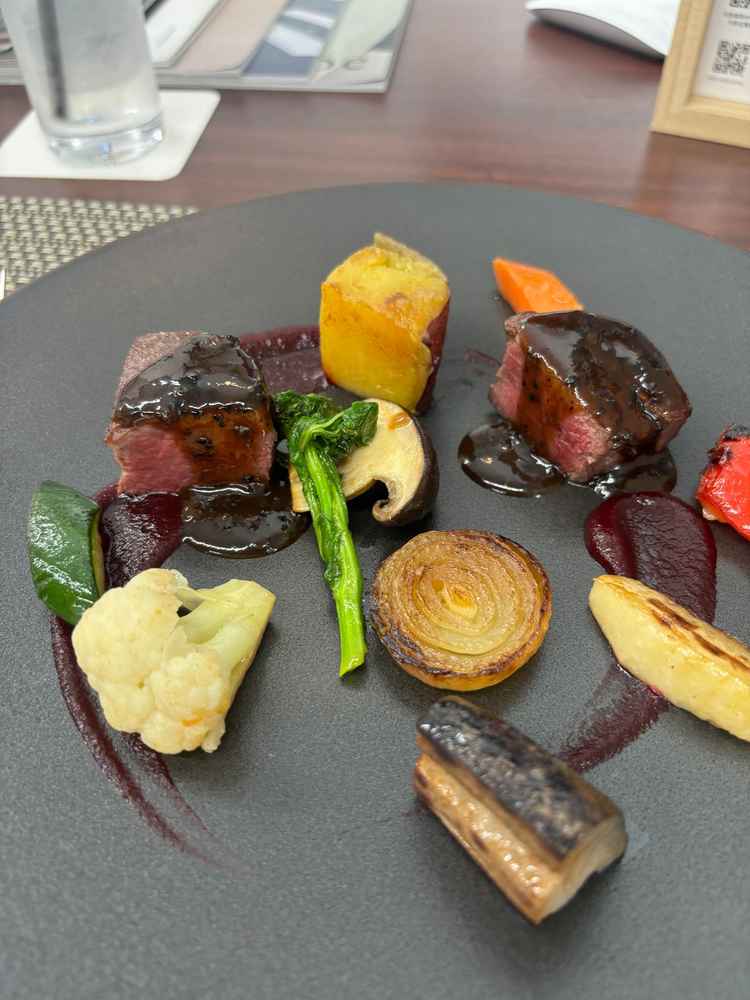 料理の写真。とても美味しかったですが、2人で1皿をシェアしてくださいとのことでした。