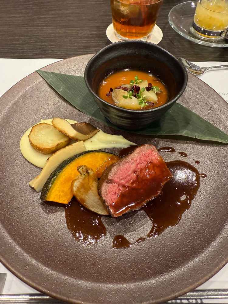 試食のメイン。前菜やデザート含めとにかくお料理が美味しかったです。