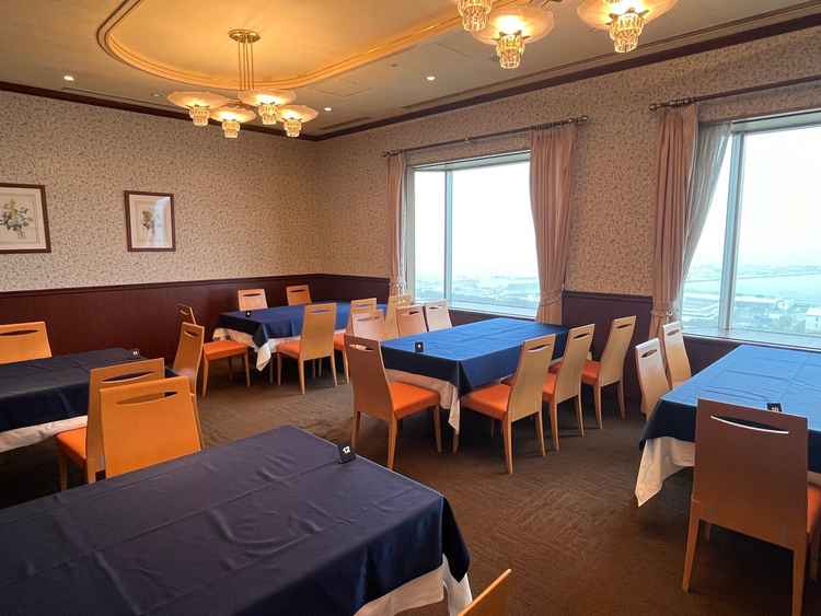 少人数の披露宴会場。落ち着いた雰囲気が素敵でした。