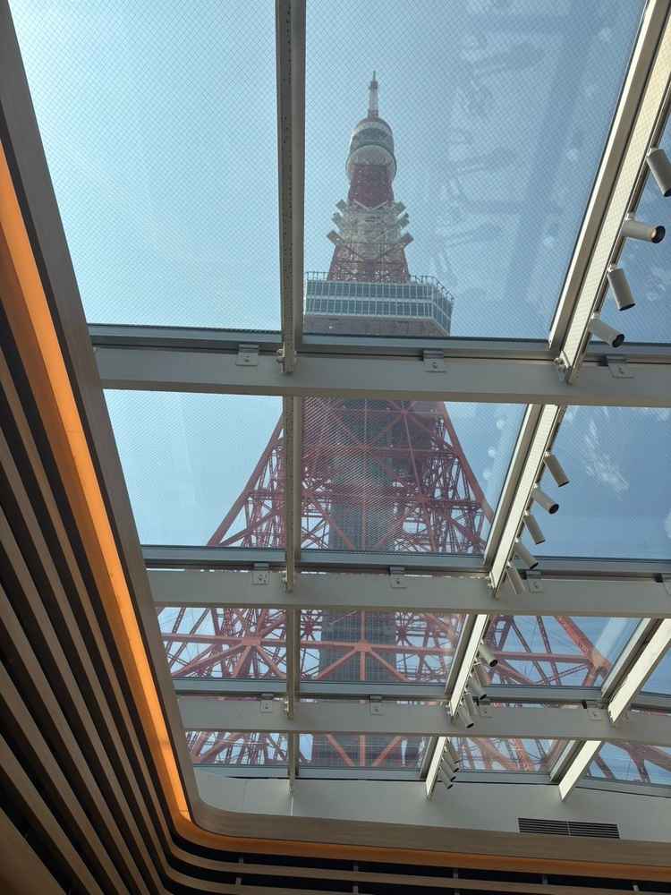 チャペルでゲスト席から見上げた東京タワー