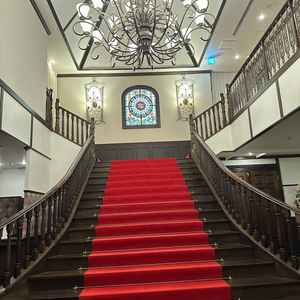 大階段でフラワーシャワーも可能とのことでした、