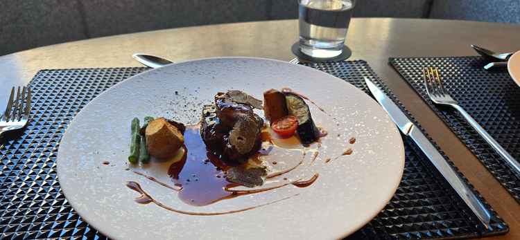 実際のコースの肉料理