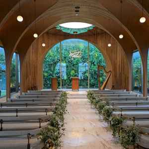 チャペル。写真で見てた通りの印象で入口近くのサイドは鏡で広く感じる。天気が良いともっと素敵だと思う。