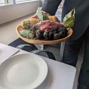 料理の試食の際に見せてもらった使用する食材たち、料理はどれも美味しかった