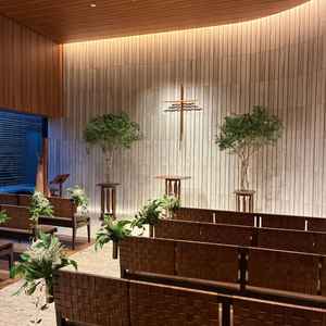 チャペル。自然光が差し込む感じとナチュラルな感じが好き