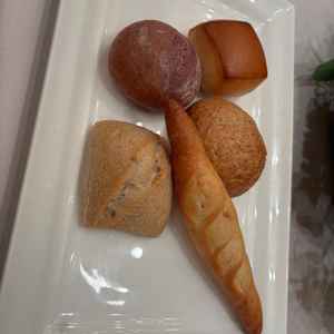 パンの食べ放題をプランに入れられ、種類も豊富