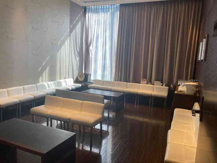 親族の待合室。シンプルで話しやすそうな空間。