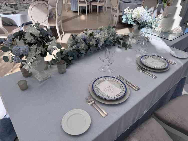 披露宴会場ブルードアのテーブル装飾