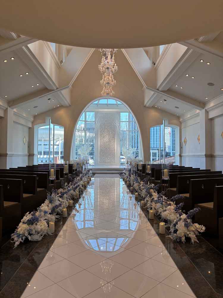 自然光が入るチャペルが魅力的でした。また、大きさも写真より実際の方が広く感じました。