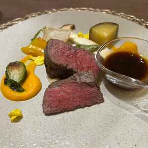 独自のアルモニービーフを試食しました。とても柔らかく美味しかったです。