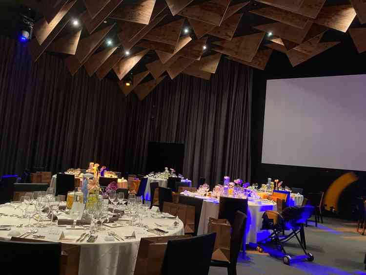 披露宴会場の小規模な方を案内いただいたもの