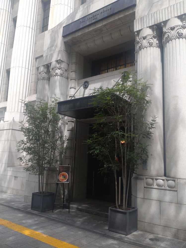 旧名古屋銀行をリノベーションした結婚式場。伏見駅の3番出口から歩いて約2〜4分とアクセスも良