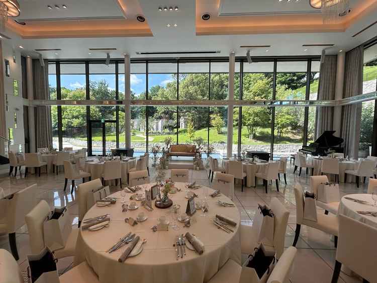 披露宴会場から庭が開放的でした