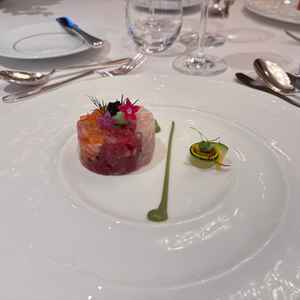 試食した料理の一つ。前菜。何を食べても本当に美味しかったです。