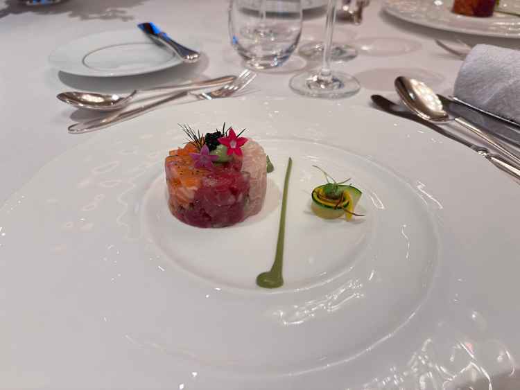 試食した料理の一つ。前菜。何を食べても本当に美味しかったです。