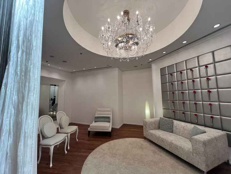 挙式会場横の控室。控室とは思えない可愛さでした。