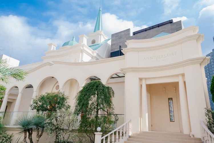 挙式会場外観。動線がコンパクトで分かりやすい。