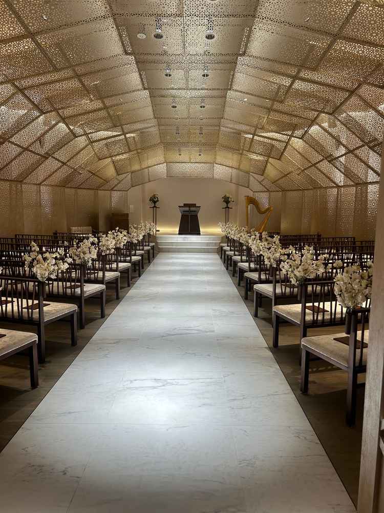 チャペル。HPなどの写真で見るよりも扉が開いたときは圧倒される感じがある。