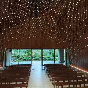 チャペル前方から