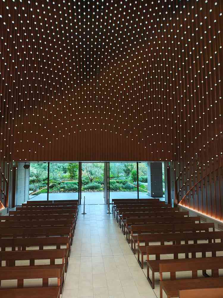 チャペル前方から