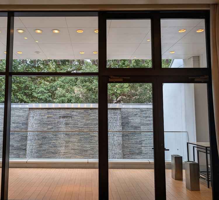 披露宴会場の滝