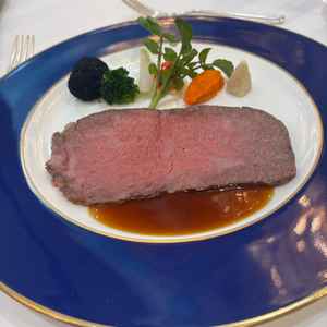 メインのローストビーフは本当に美味しかったです。これが出てきたらどんなゲストも絶対に喜ぶと思いました