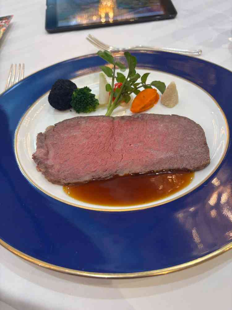メインのローストビーフは本当に美味しかったです。これが出てきたらどんなゲストも絶対に喜ぶと思いました