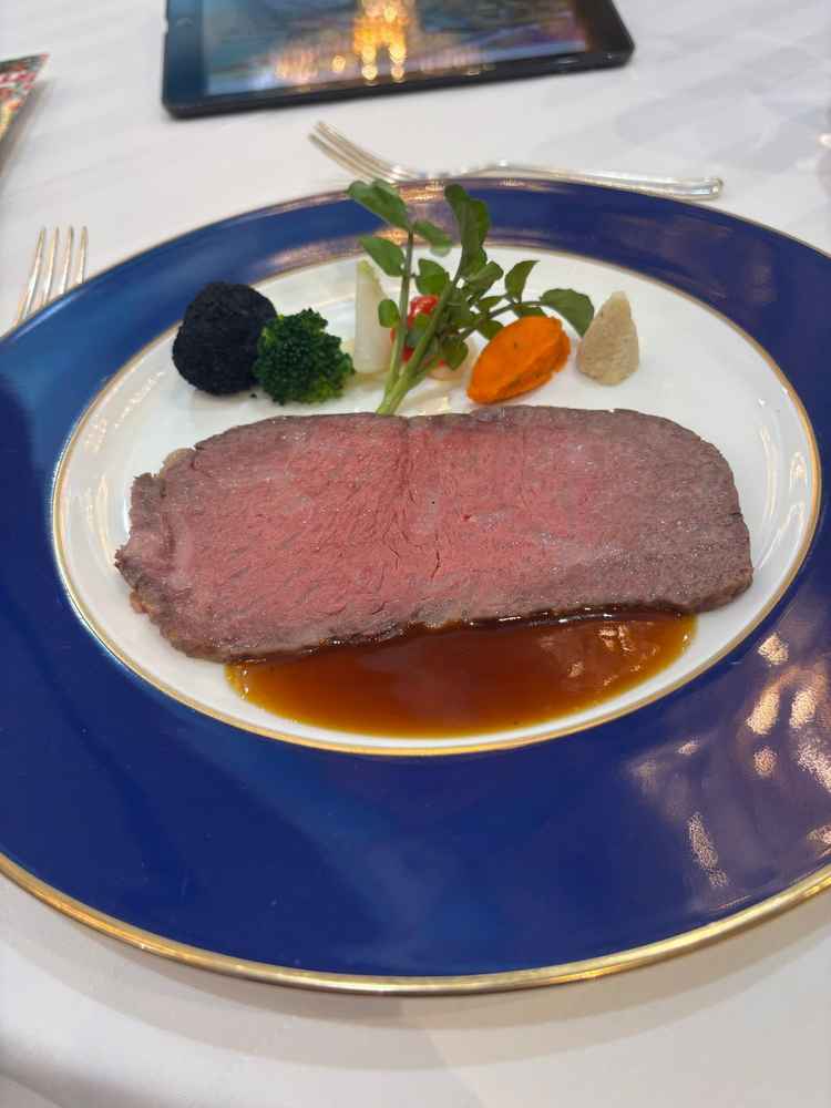 メインのローストビーフは本当に美味しかったです。これが出てきたらどんなゲストも絶対に喜ぶと思いました