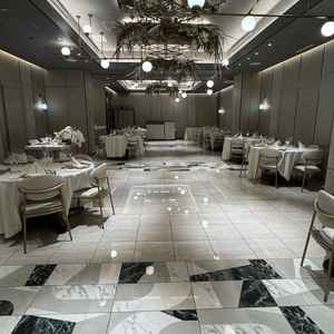 披露宴会場(最大90名)入る