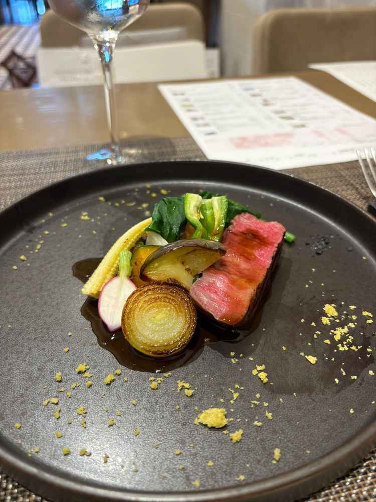 お肉のメインは美味しかったです。