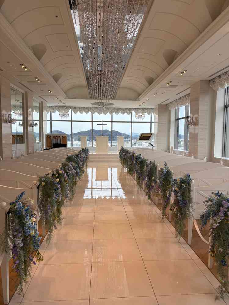 最上階のチャペルです。サイドが鏡になっていたり、天井も広くて、開放感がありました。