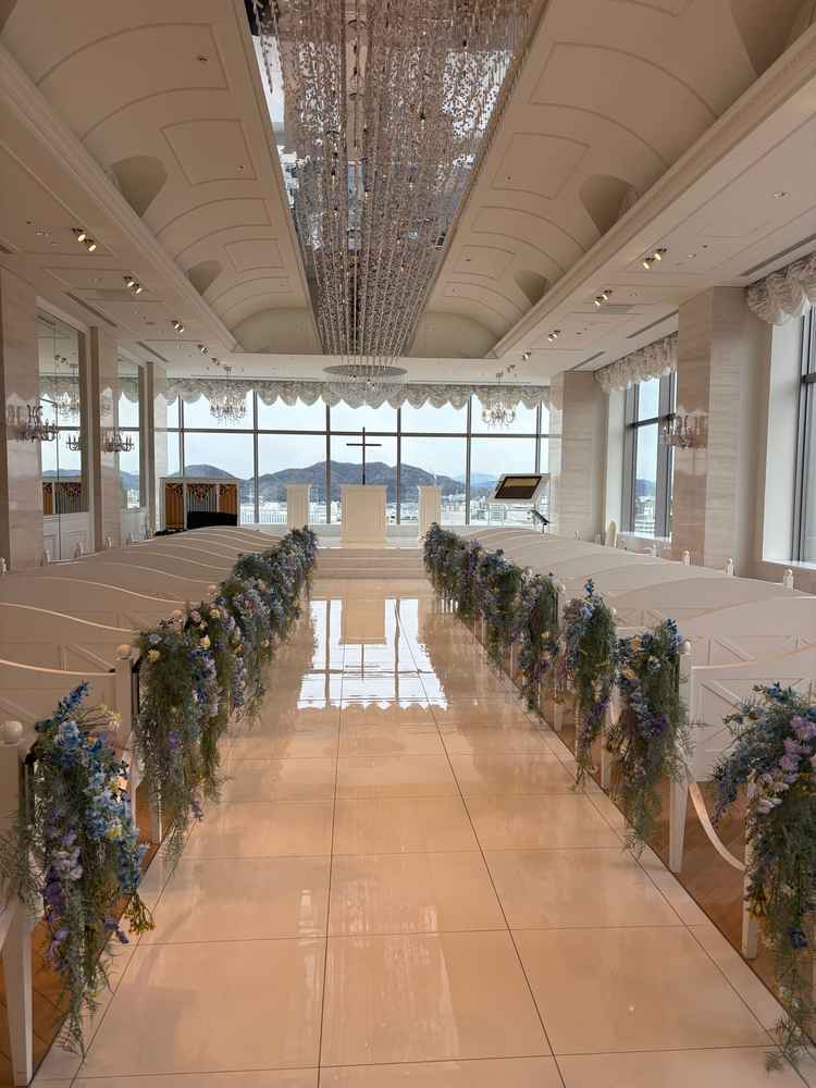 最上階のチャペルです。サイドが鏡になっていたり、天井も広くて、開放感がありました。