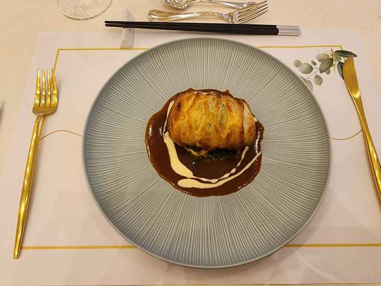 試食の平目のアンクルート、甲殻類と白ワインのソース。美味しかったです。