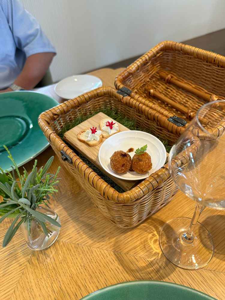 試食の料理も可愛らしいカゴに入れられておりました。