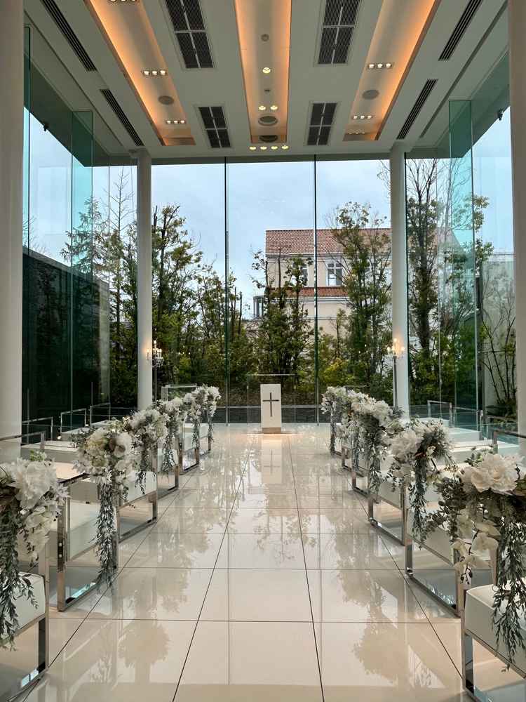 3面ガラスのチャペル。曇りでも明るかった。