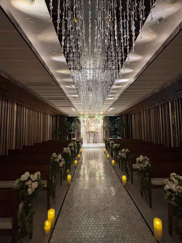 夜カーテンを閉めた時のチャペル