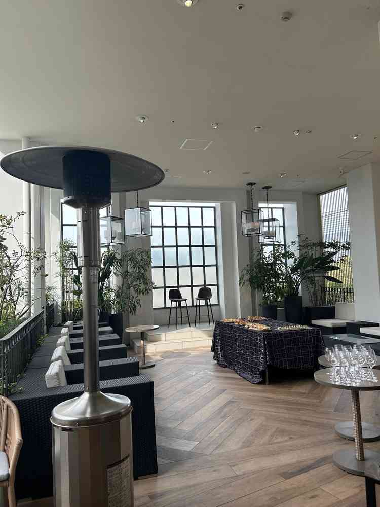 1つ目におすすめされた披露宴会場のテラスです。ウェルカムパーティーができるとのこと。