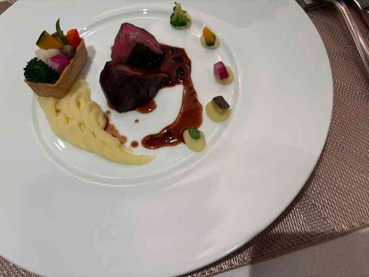 お肉が柔らかく美味しかったです。また、野菜も一つ一つが新鮮で驚きました。