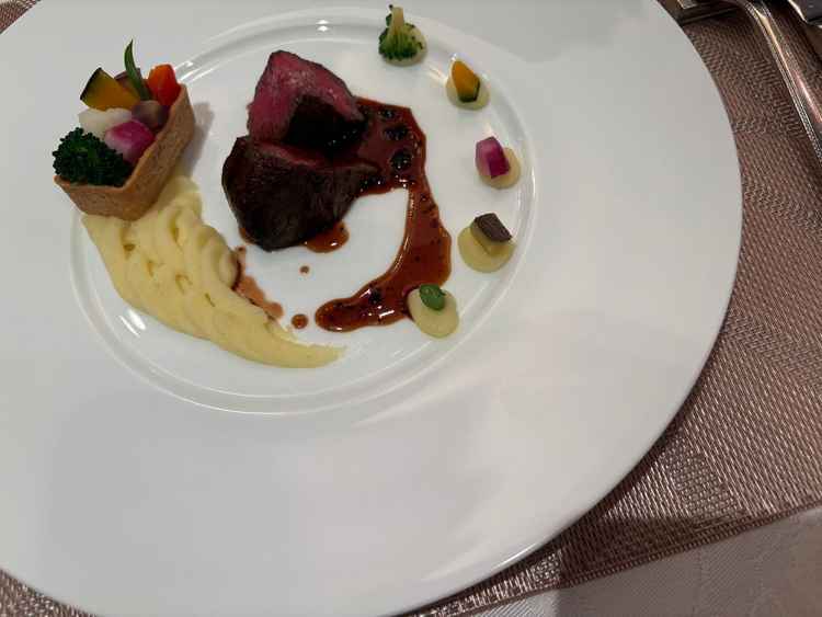 お肉が柔らかく美味しかったです。また、野菜も一つ一つが新鮮で驚きました。