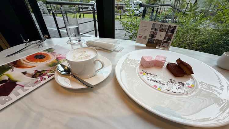 食後のデザート。かわいらしく彩ってくれました。