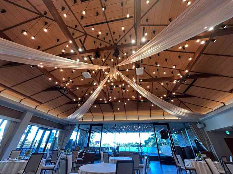 ２つの会場を見ましたが、どちらも素敵で凄く悩みました。またどの時間帯でも素敵な空間が作れそう。