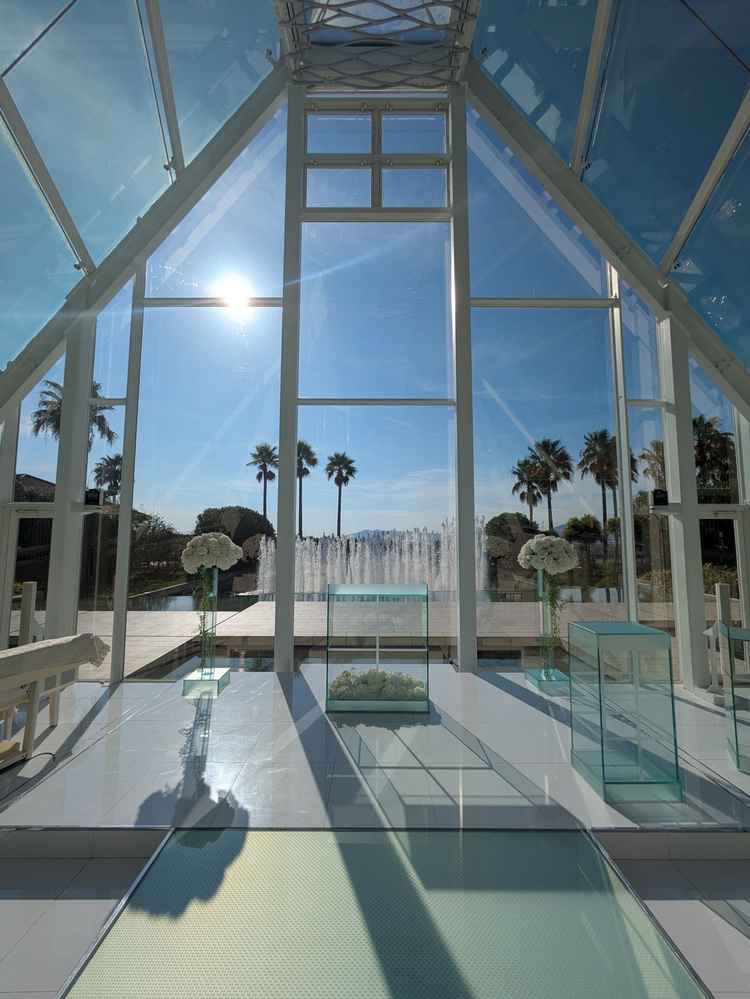 挙式会場。噴水が上がったのが印象的です。